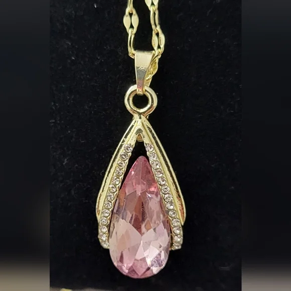 Gold-Tone Teardrop Necklace with Pink Pendant - NWOT Women Jewelry - Picture 2 of 3